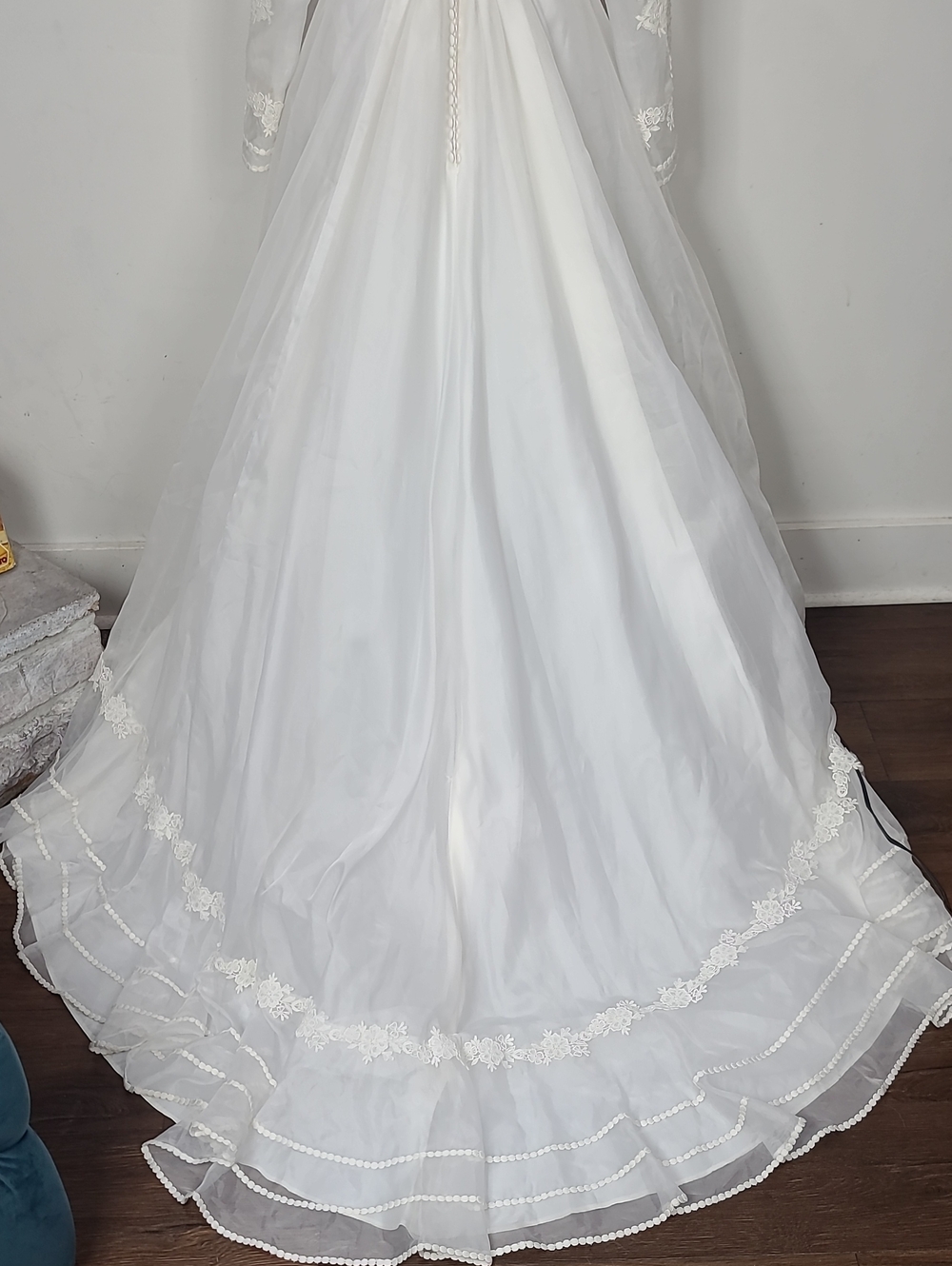 Vtg 70s Bridal Originals White Lace Modest Long-Sleeve A-Line Wedding Dress 8 - Picture 12 of 16